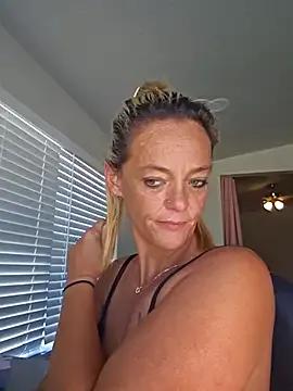 Dixiefaye_ — Rub nipples 2 minutes