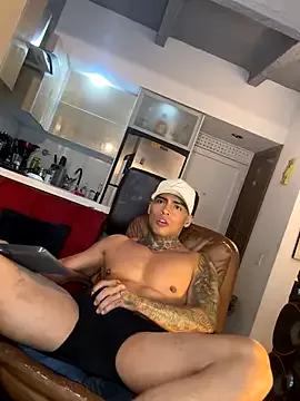 Dominiofit — Hard dick-Precum