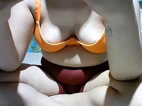 Ella_marie14 on StripChat