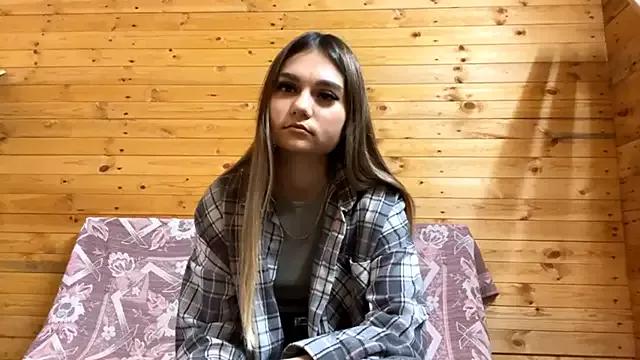ellieluvureyes on StripChat