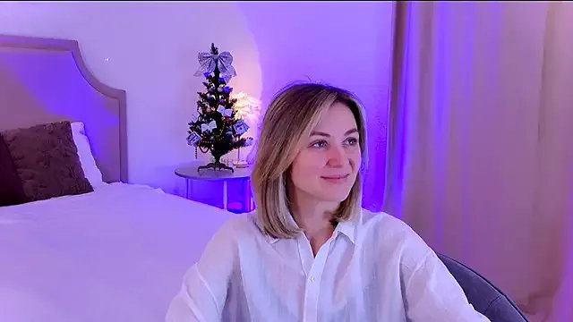 EmeraldGlow on StripChat