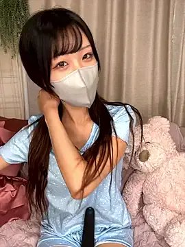 emiiiii1001 on StripChat 