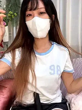 emiiiii1001 on StripChat 