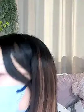 emiiiii1001 on StripChat 