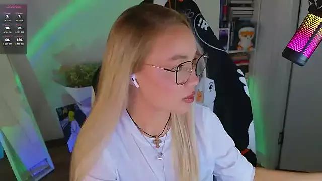 Emili1- on StripChat