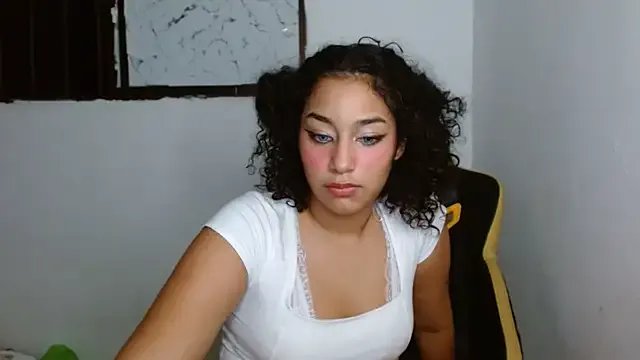 emily_stars1 on StripChat