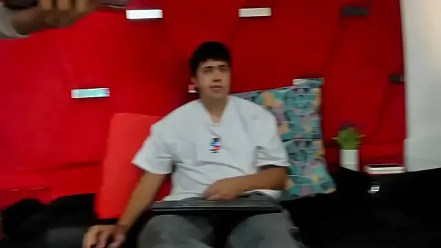 Emma_And_Darling on StripChat