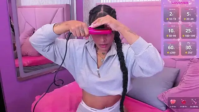 EmmaEbony_ on StripChat