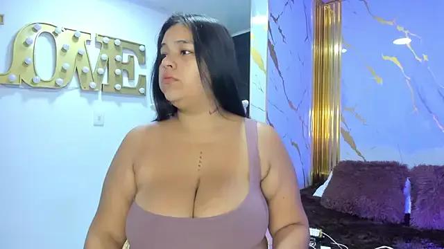 emmamilk20 on StripChat 