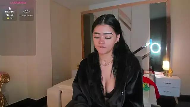 EmmaStonns on StripChat 