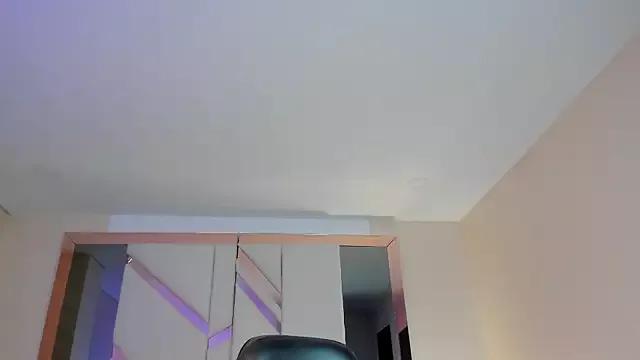 EmmaStonns on StripChat 