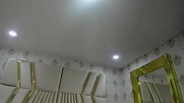 EmmaStonns on StripChat 