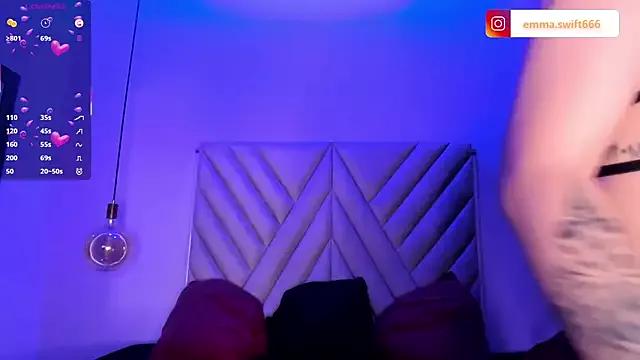 EmmaSwift_ on StripChat 