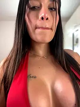 Emmily_19 on StripChat 