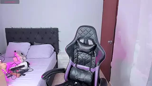 evelyn_23 from StripChat
