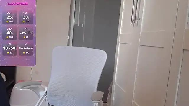 FluffyRainbowKity on StripChat