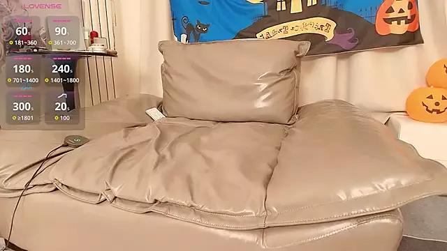 fox-yiyi — Close-up of the anus