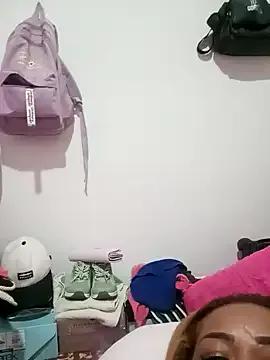 gatadeojosclaros from StripChat