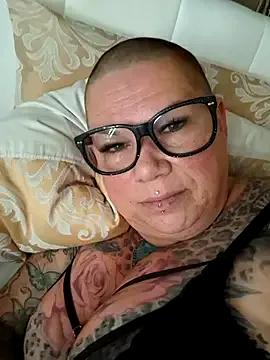 gepiercte_nippel — Titten einlen, Nippel lecken