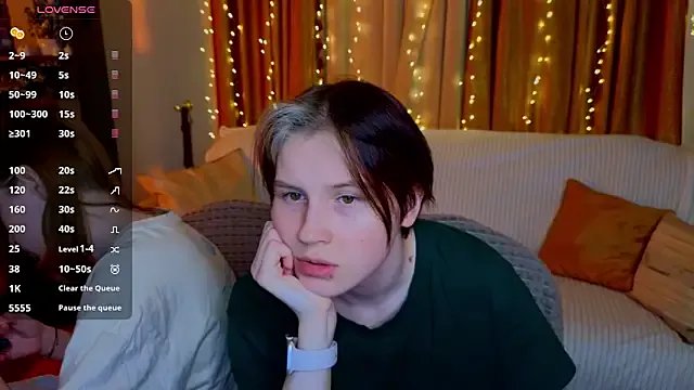 Girls_Fingers on StripChat