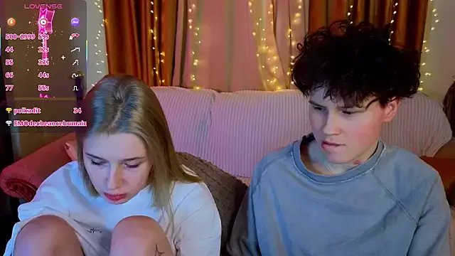 Girls_Fingers on StripChat