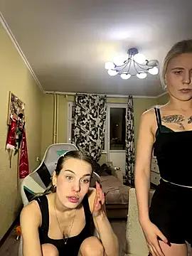 girls_n_roses — Naked booty shake