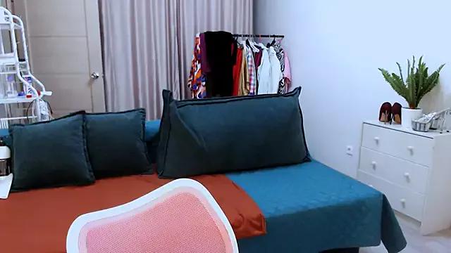 GoddessLara — Undress and spread my hot place