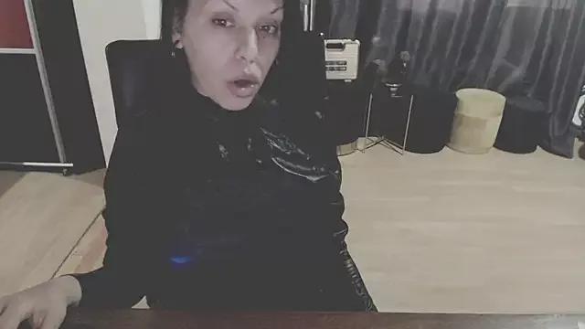 Freechat GoldenSasha on StripChat