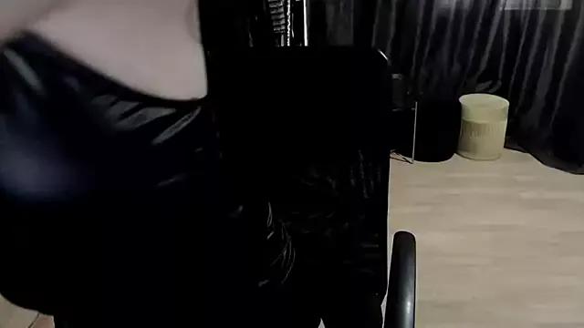 Freechat GoldenSasha on StripChat