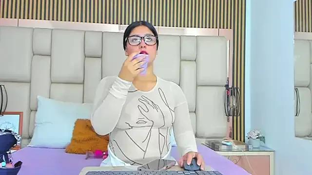 HannaClairer on StripChat 