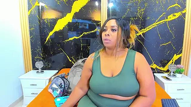 HannyMansonh from StripChat