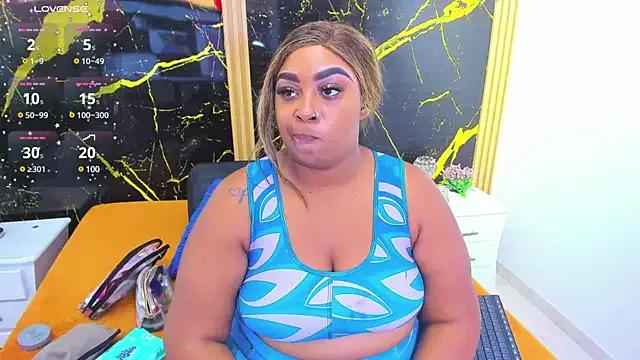 HannyMansonh from StripChat