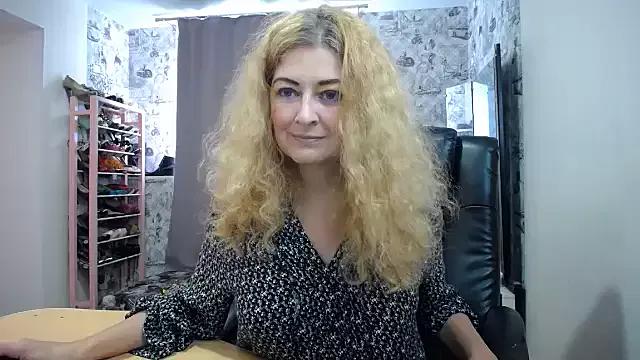 Helen1974 on StripChat 