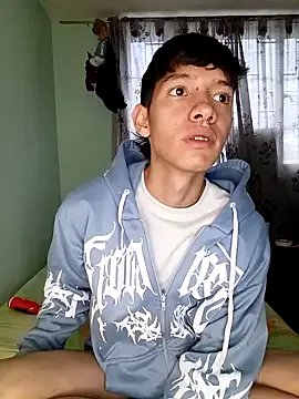 heyy_noah11 on StripChat 