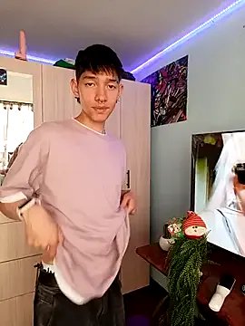 heyy_noah11 on StripChat 