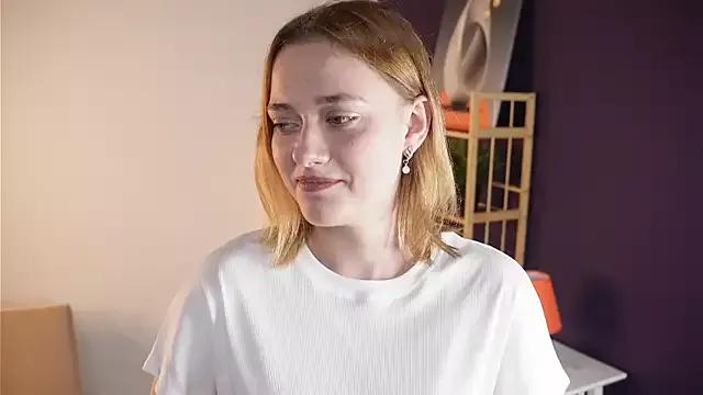 HollieCollelo on StripChat 