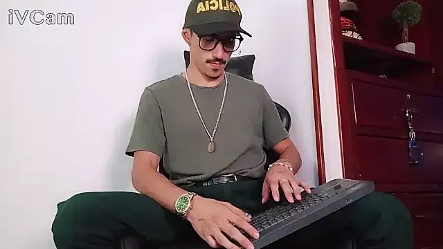 HomeAloneK on StripChat