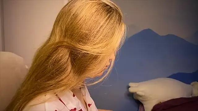 StripChat IlonaMurf is Freechat IlonaMurf — We're saving up for beautiful earrings