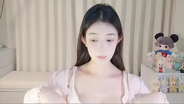 initial-lucky on StripChat 