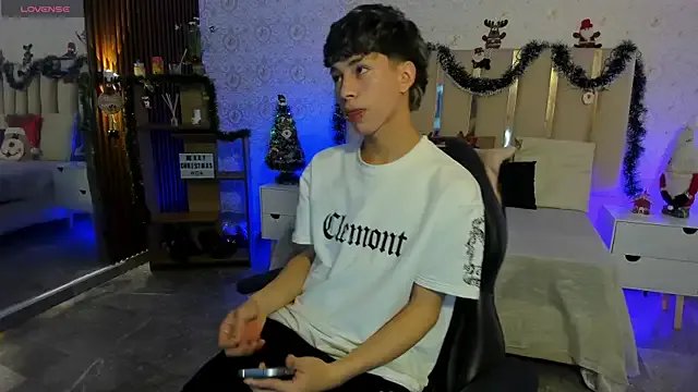 kaelwolf_tay on StripChat