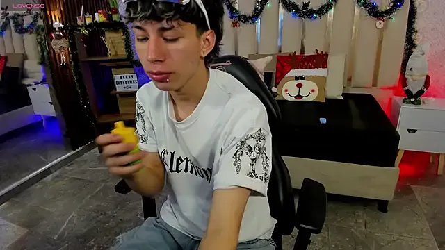 kaelwolf_tay on StripChat