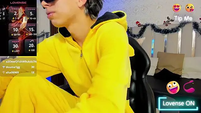 kaelwolf_tay on StripChat