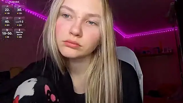 KarinRobertson — tit massage close to cam