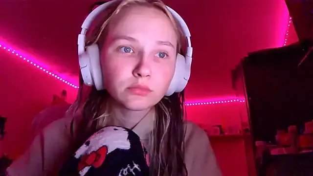 KarinRobertson on StripChat