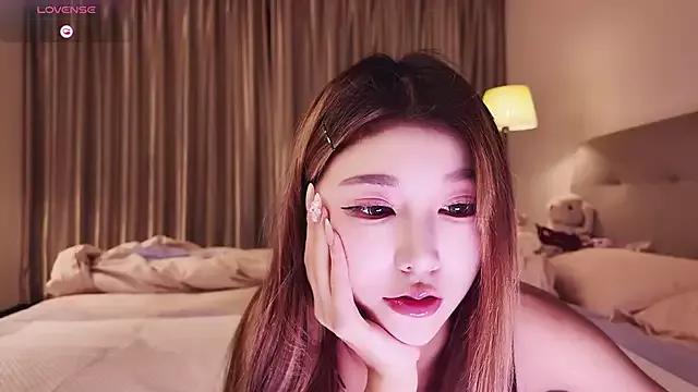 Kiki--2025 on StripChat