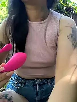 KikiXRed on StripChat 