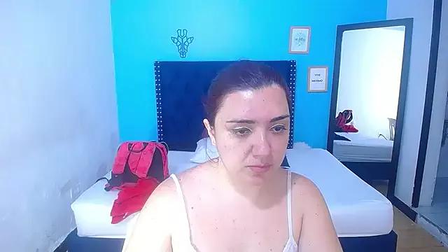 kinky_redhead18 on StripChat 