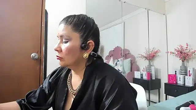 kiraGeiner on StripChat