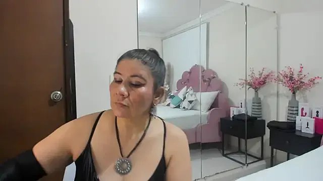 kiraGeiner on StripChat