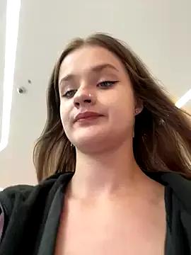 KittyQueeny on StripChat 